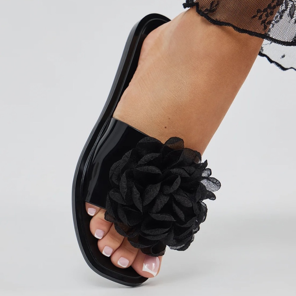 Pretty lovely floral sandals – Black
